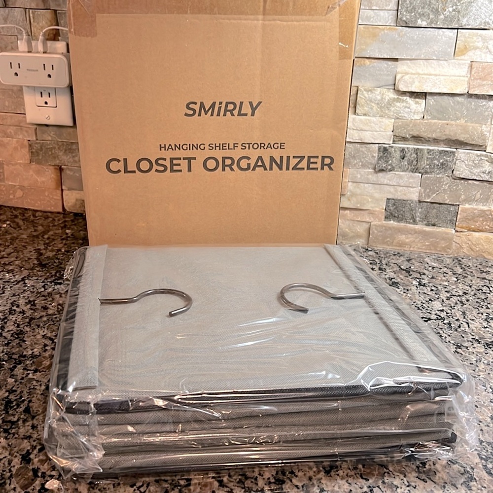 Smirly Hanging closet organizer NIB